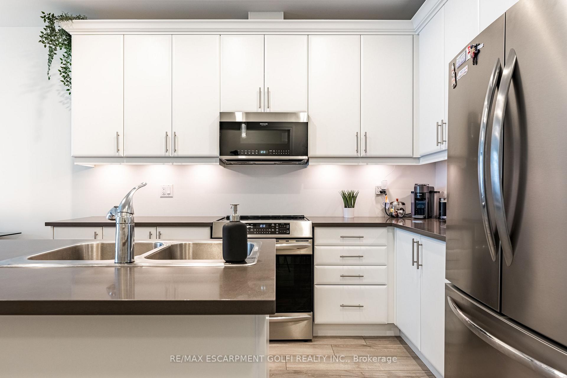 Photo 7 of 39 Cosmopolitan Common, St. Catharines, Carlton/Bunting — HOMEH