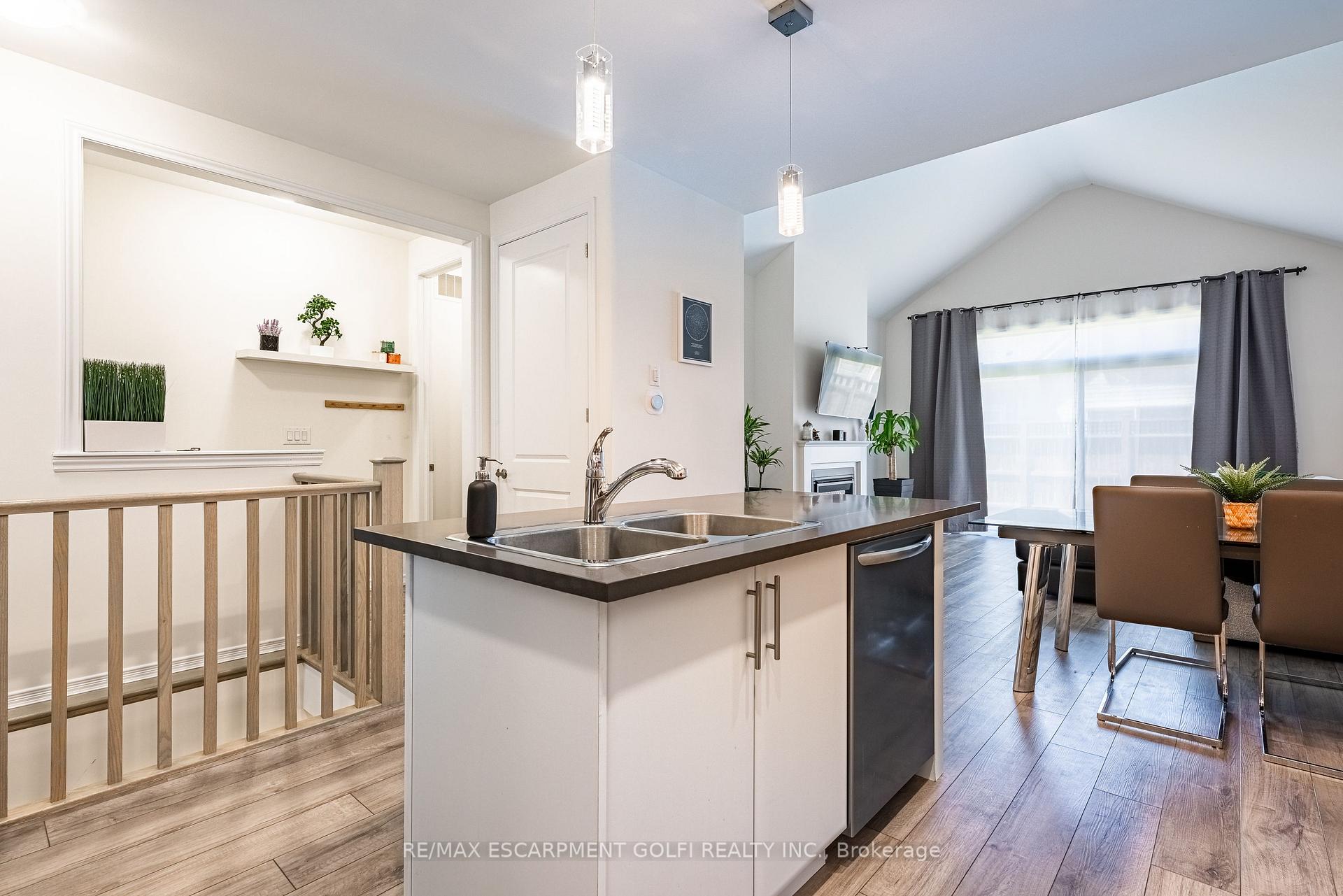 Photo 8 of 39 Cosmopolitan Common, St. Catharines, Carlton/Bunting — HOMEH