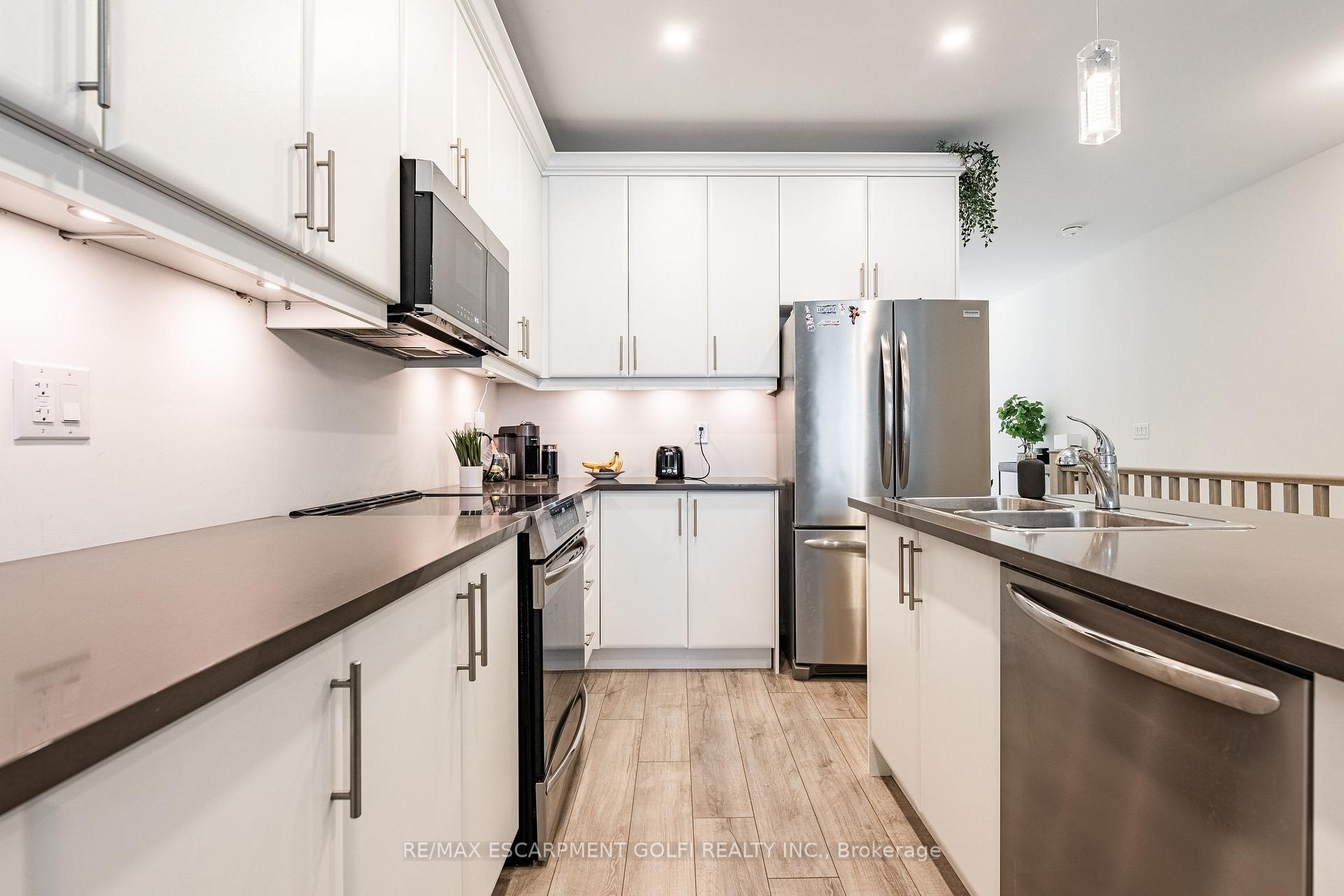 Photo 9 of 39 Cosmopolitan Common, St. Catharines, Carlton/Bunting — HOMEH