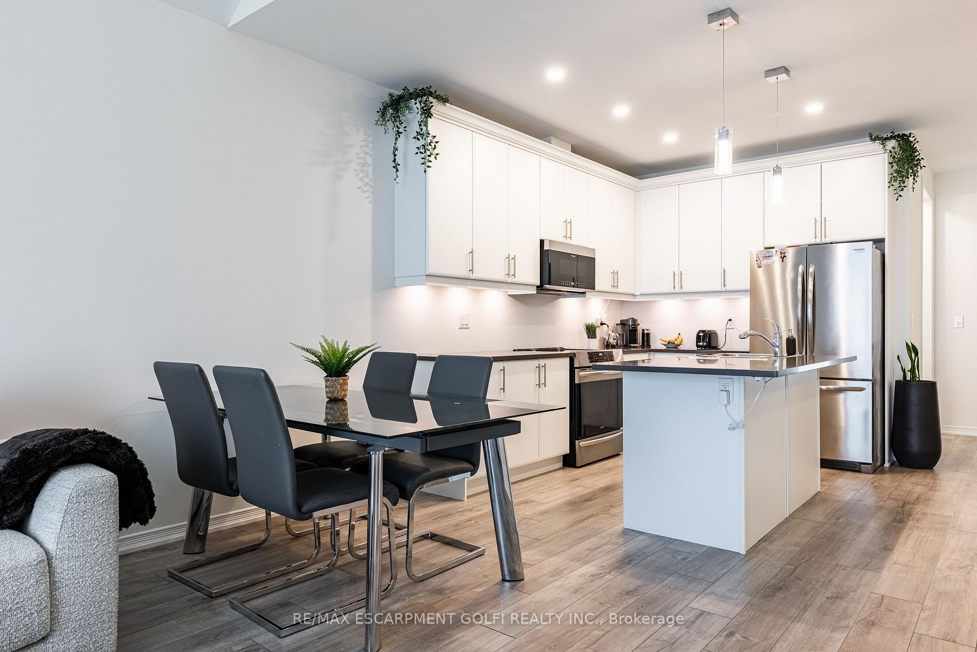 Photo 11 of 39 Cosmopolitan Common, St. Catharines, Carlton/Bunting — HOMEH