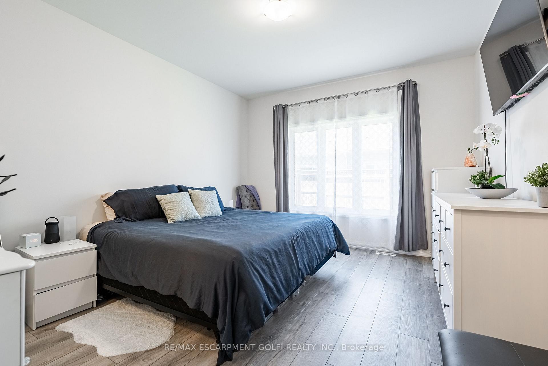 Photo 17 of 39 Cosmopolitan Common, St. Catharines, Carlton/Bunting — HOMEH