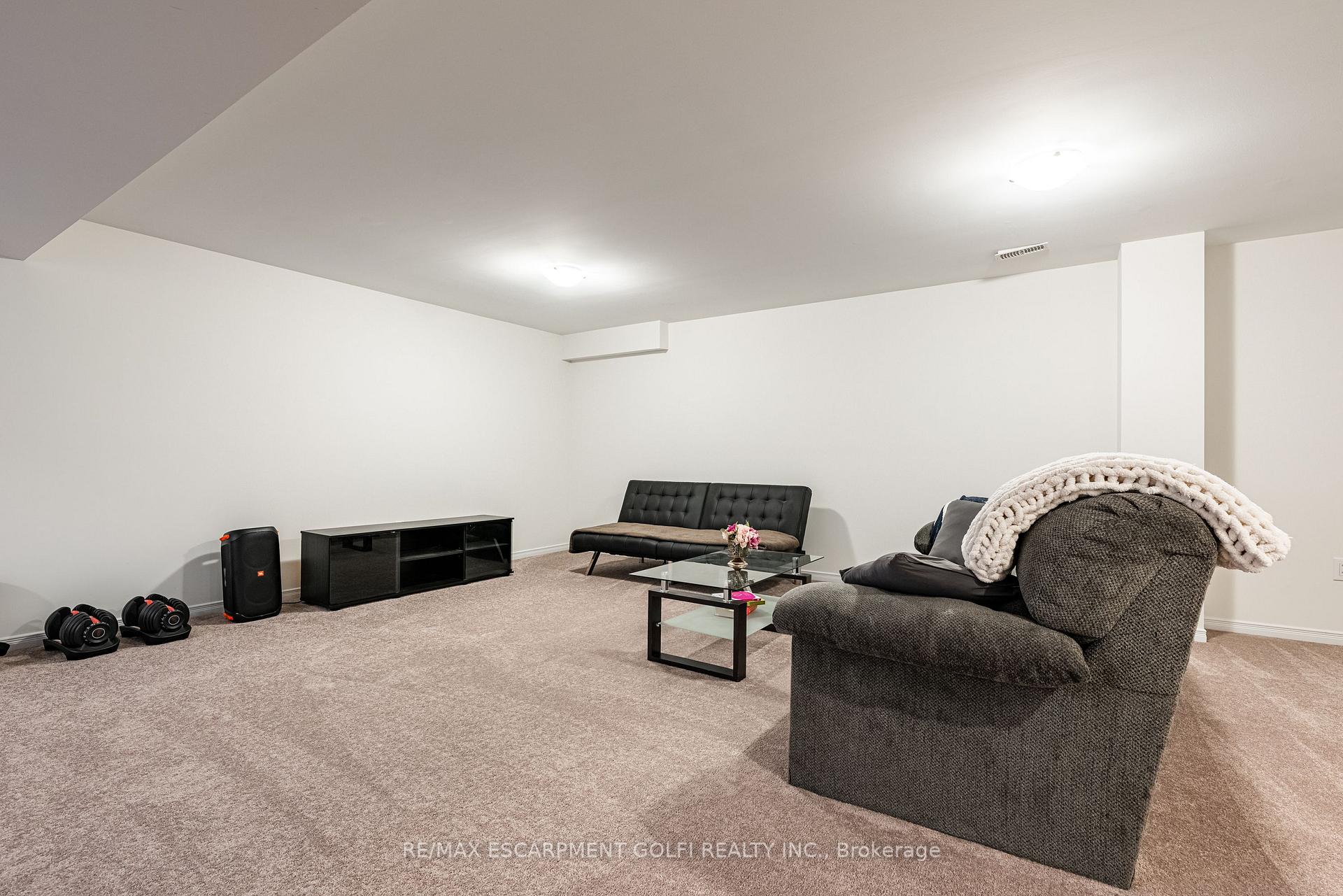 Photo 25 of 39 Cosmopolitan Common, St. Catharines, Carlton/Bunting — HOMEH