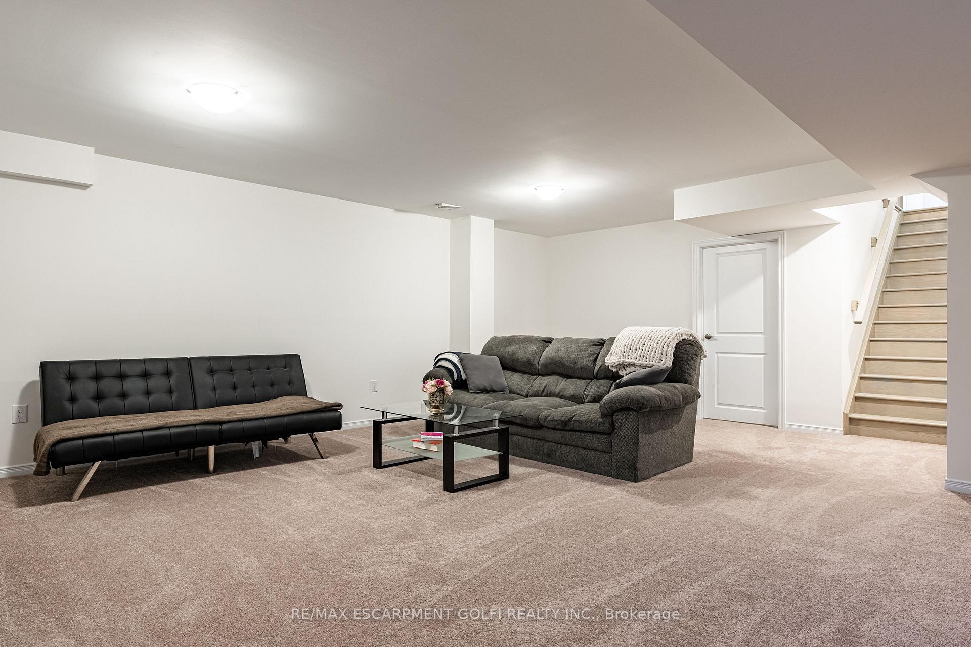 Photo 26 of 39 Cosmopolitan Common, St. Catharines, Carlton/Bunting — HOMEH