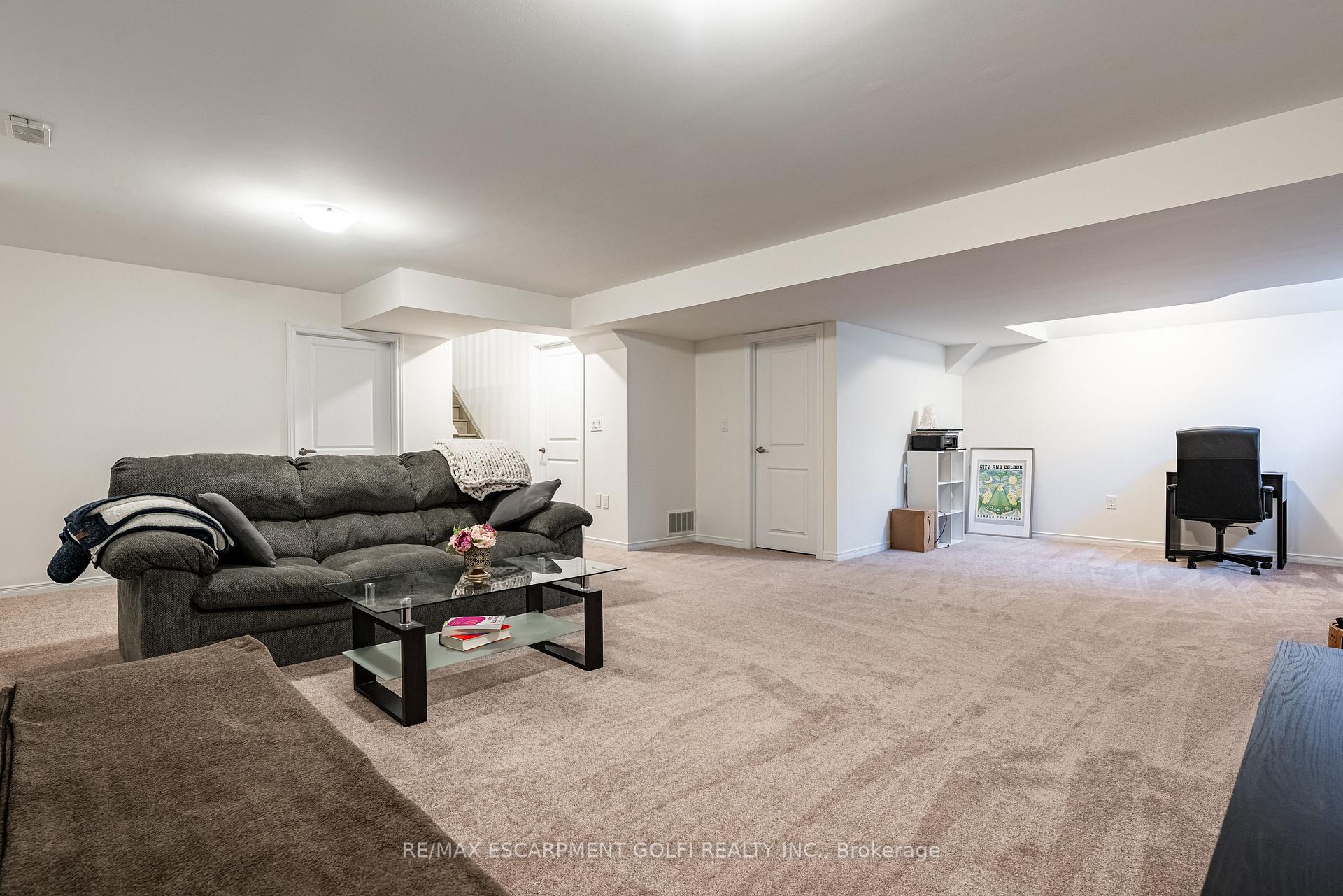 Photo 27 of 39 Cosmopolitan Common, St. Catharines, Carlton/Bunting — HOMEH