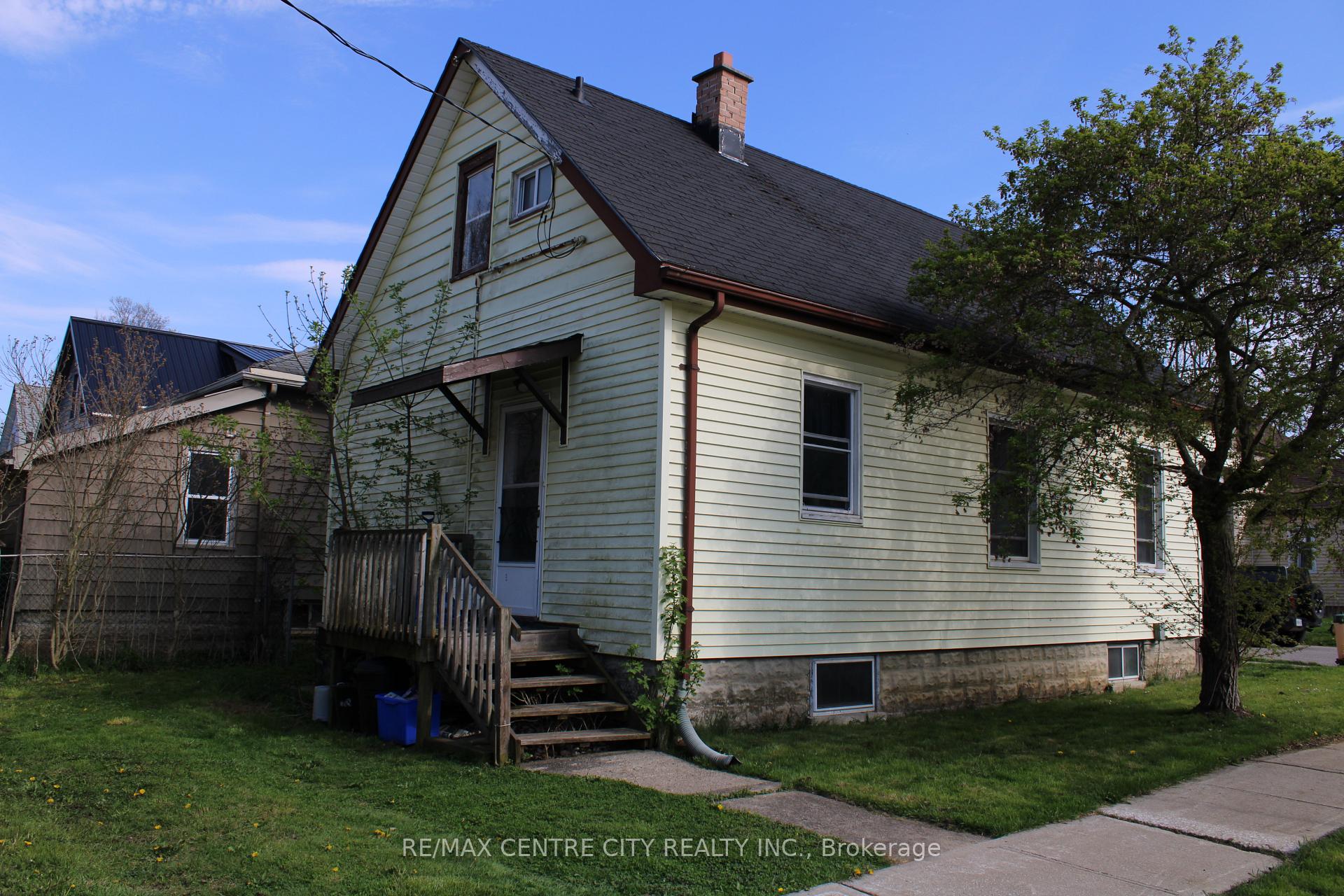 Photo 8 of 23 Opechee Street, St. Thomas — HOMEH