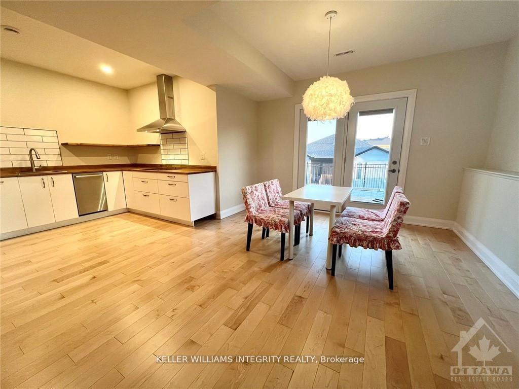 Photo 3 of 744 Meadowridge Circle, Ottawa, Carp — HOMEH