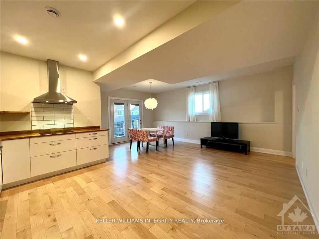 Photo 4 of 744 Meadowridge Circle, Ottawa, Carp — HOMEH