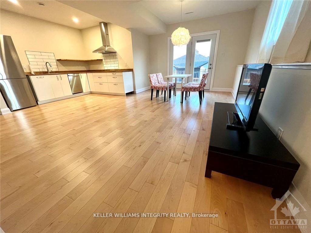 Photo 8 of 744 Meadowridge Circle, Ottawa, Carp — HOMEH