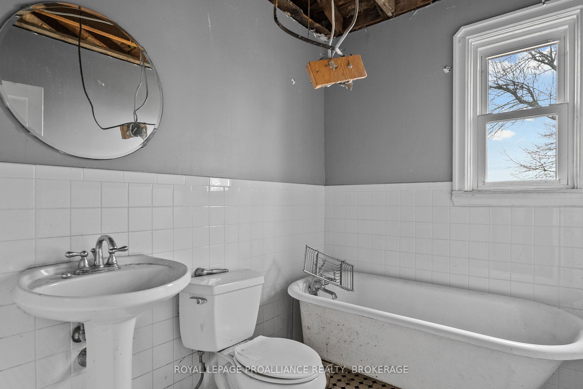 Photo 10 of 217 Eleventh Line Road, Frontenac Islands, The Islands — HOMEH