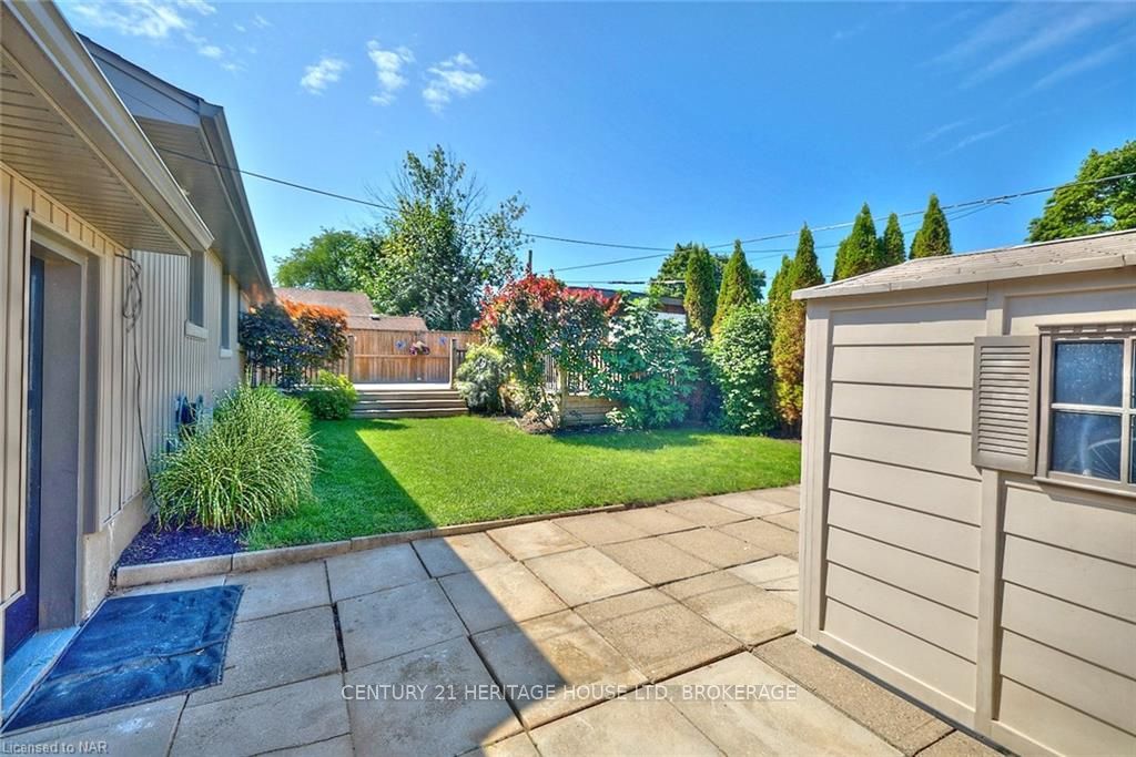 Photo 3 of 65 Wakelin Terrace, St. Catharines, Carlton/Bunting — HOMEH