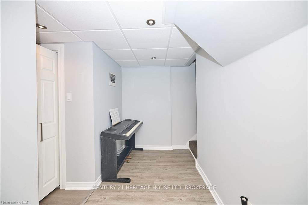Photo 33 of 65 Wakelin Terrace, St. Catharines, Carlton/Bunting — HOMEH