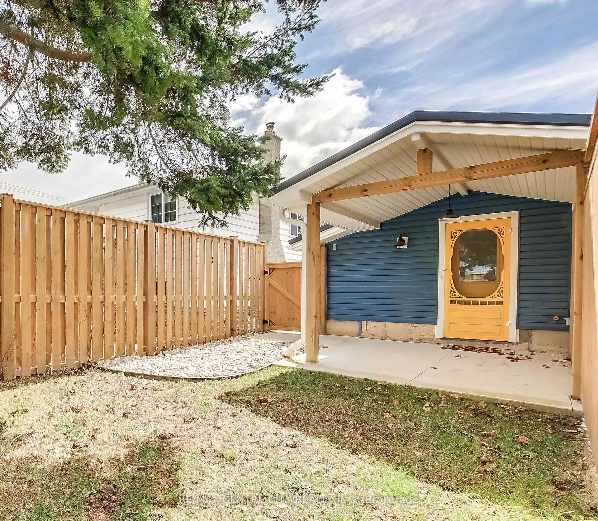 Photo 1 of Unit LOWER, 329 Smith Street, Central Elgin, Port Stanley — HOMEH