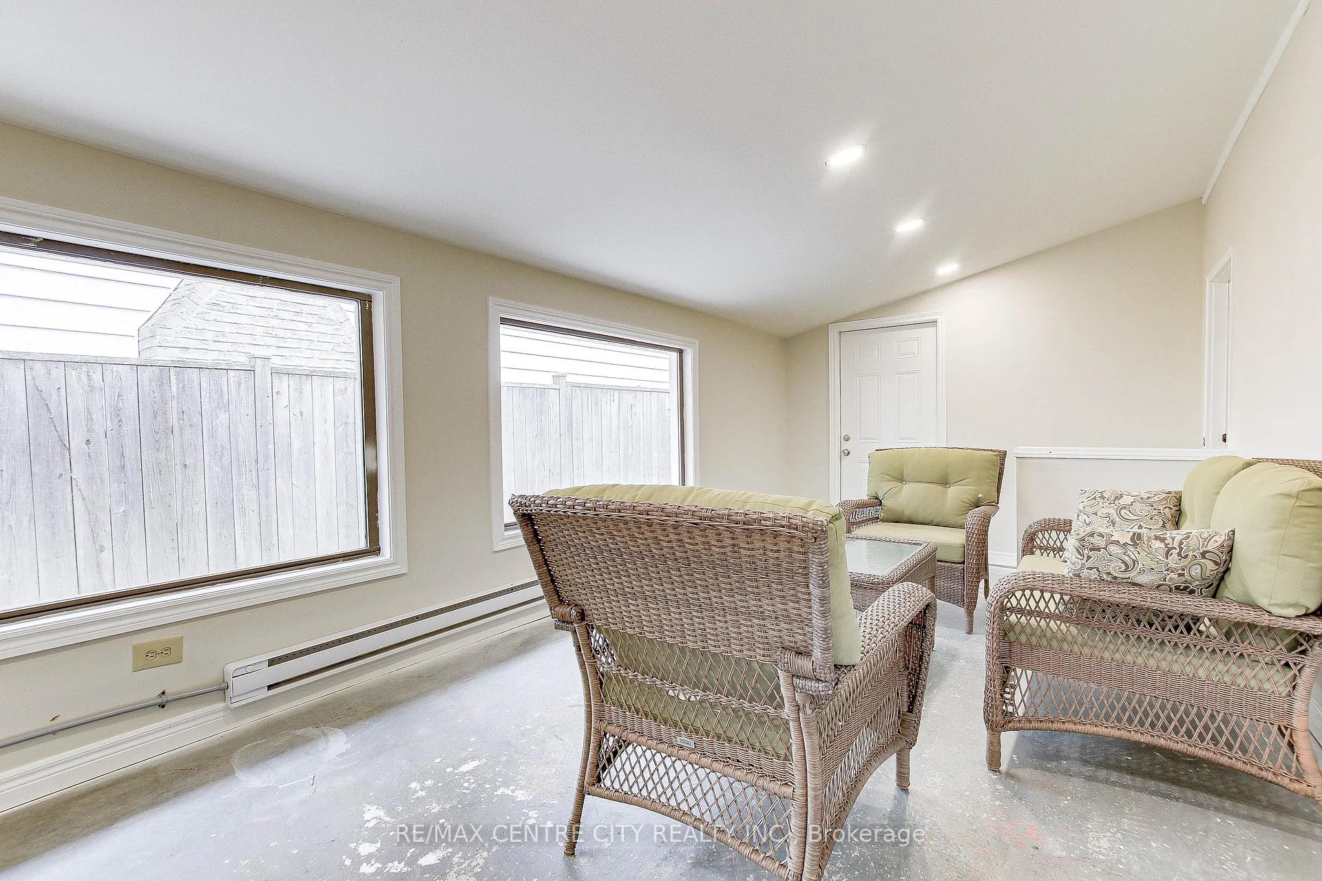 Photo 2 of Unit LOWER, 329 Smith Street, Central Elgin, Port Stanley — HOMEH