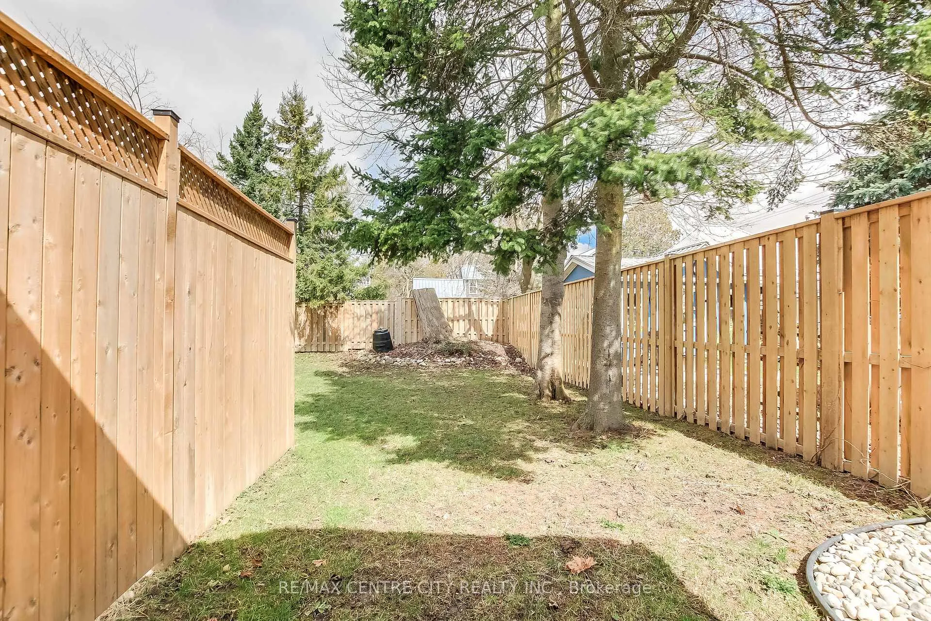 Photo 16 of Unit LOWER, 329 Smith Street, Central Elgin, Port Stanley — HOMEH