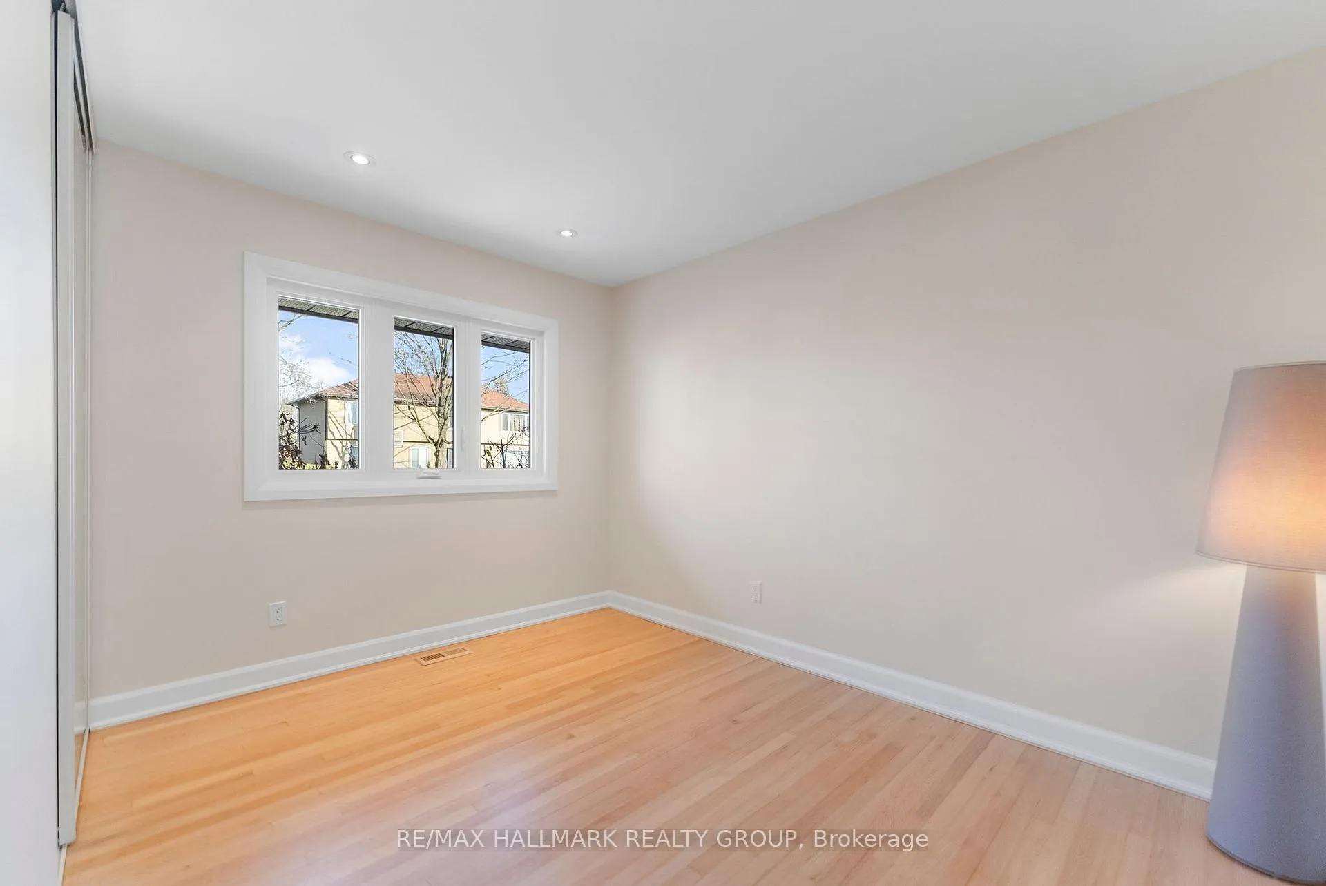 Photo 25 of 942 Elsett Drive, Ottawa, Elmvale Acres/Urbandale — HOMEH