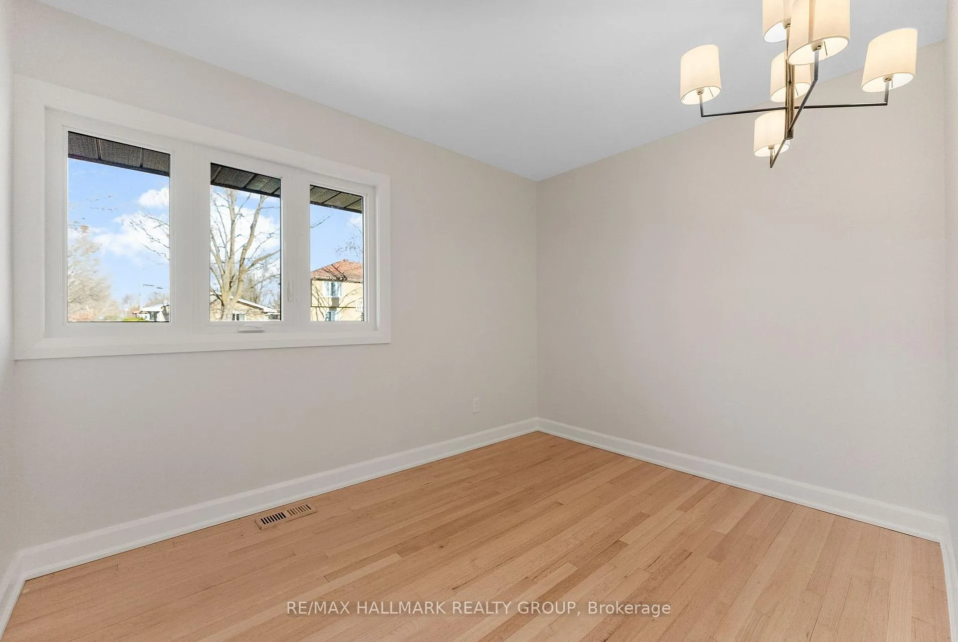 Photo 29 of 942 Elsett Drive, Ottawa, Elmvale Acres/Urbandale — HOMEH