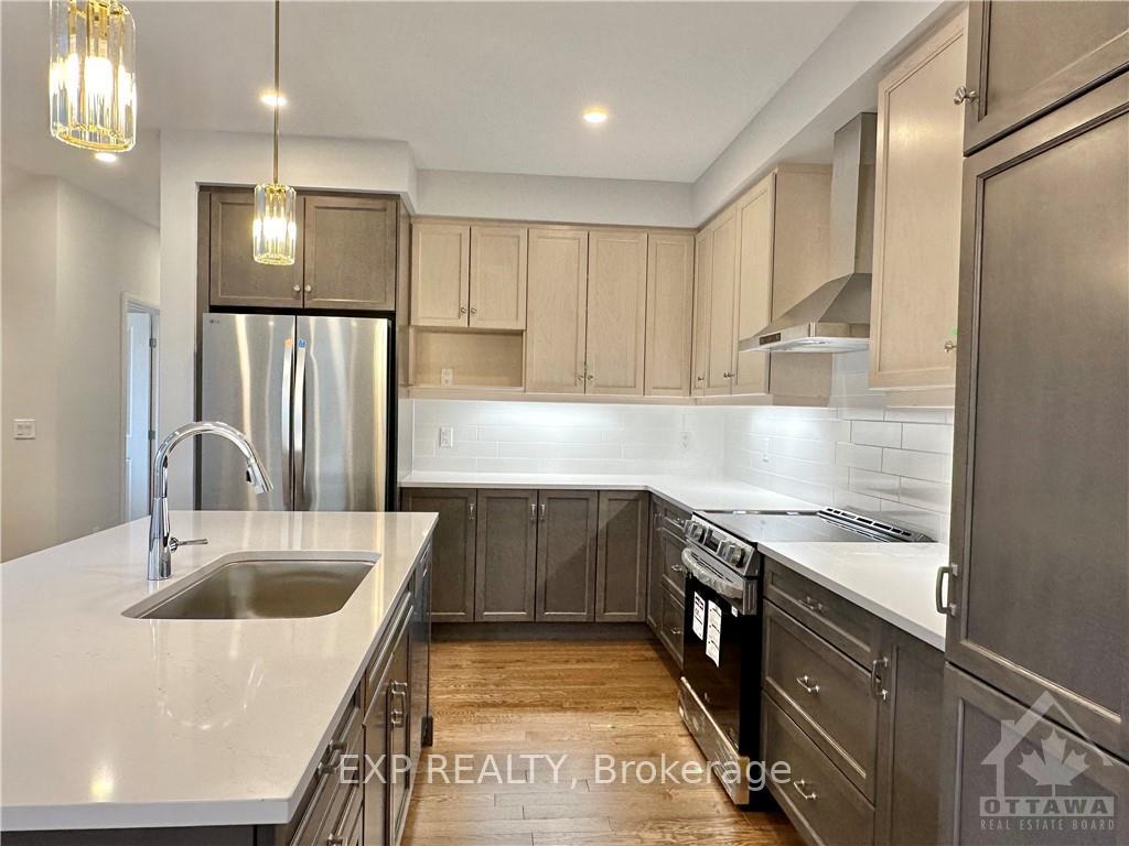 Photo 3 of 23 Kinver Private, Ottawa, Bel Air Heights — HOMEH