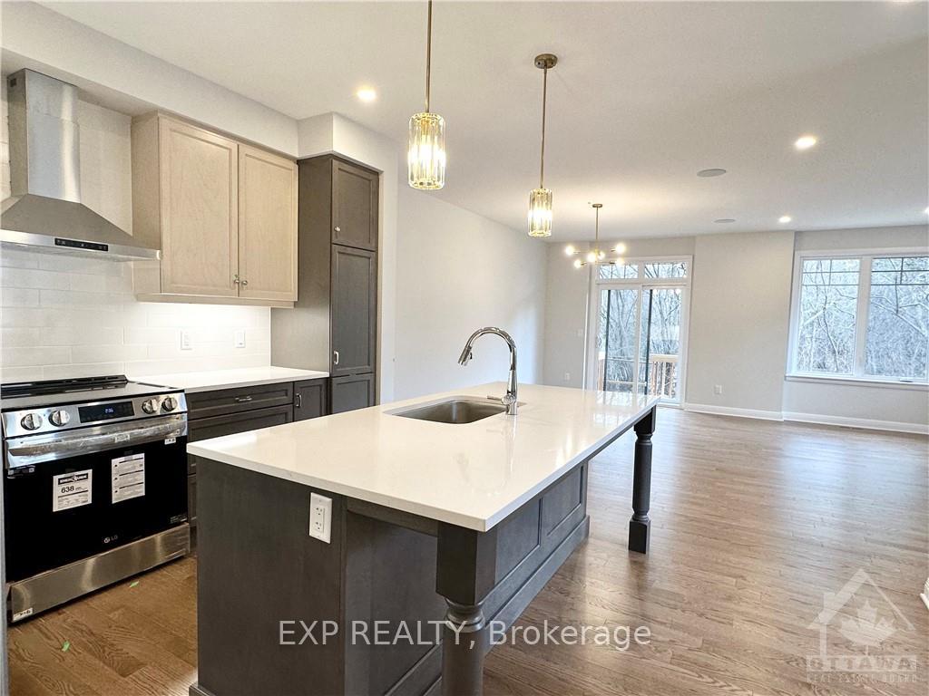 Photo 4 of 23 Kinver Private, Ottawa, Bel Air Heights — HOMEH