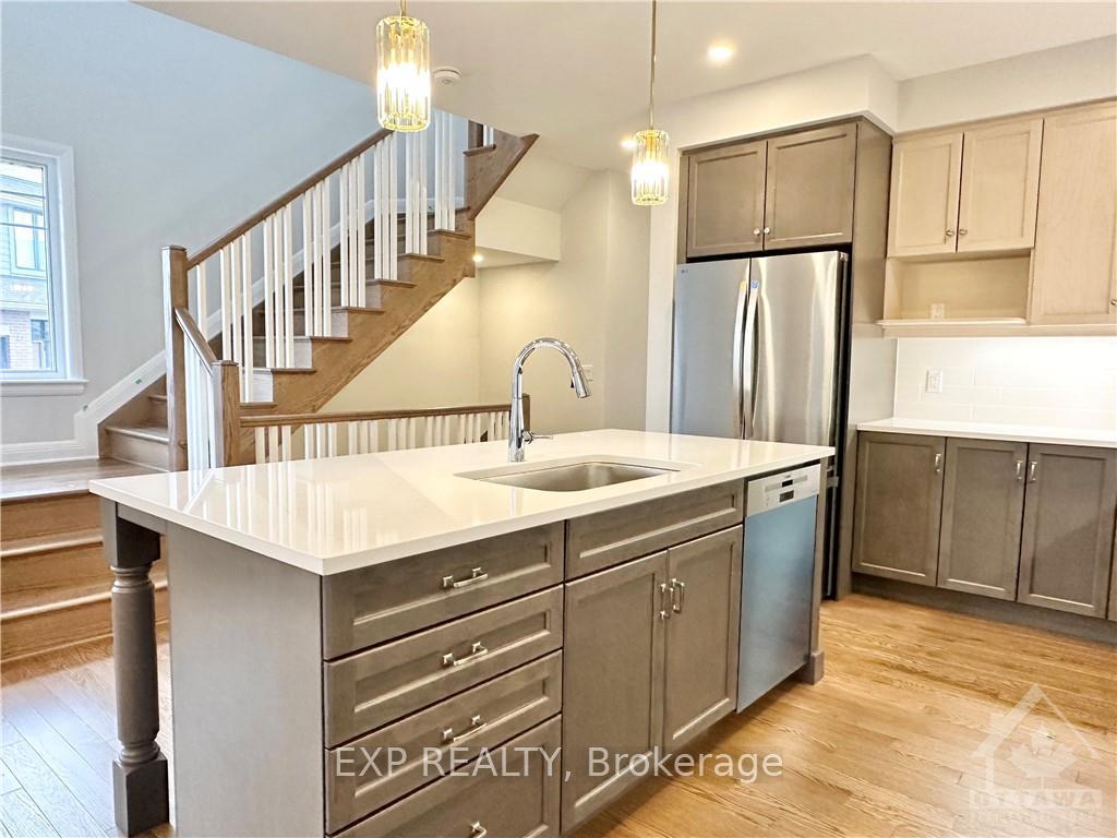 Photo 5 of 23 Kinver Private, Ottawa, Bel Air Heights — HOMEH