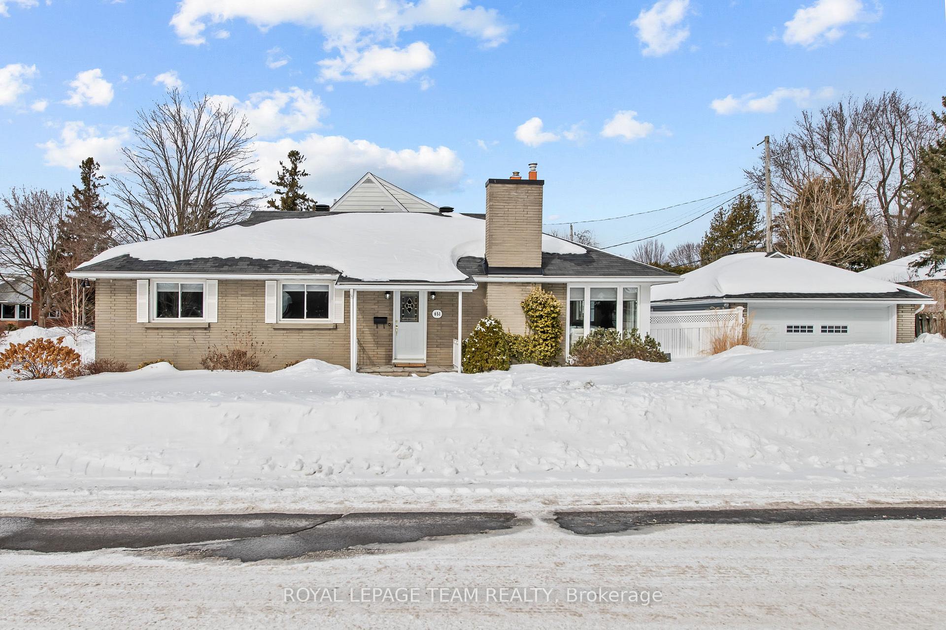 Front of 651 Tillbury Avenue W