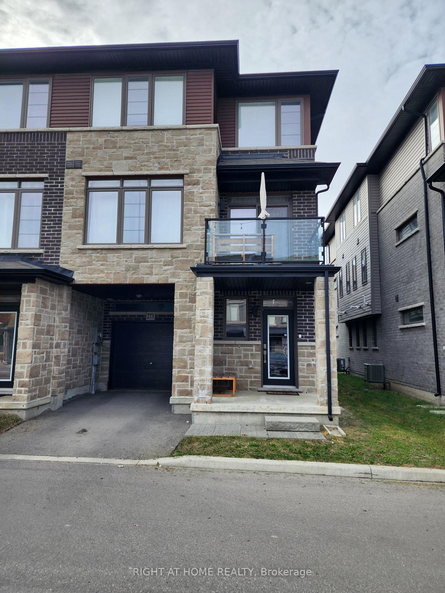 Photo 2 of Unit 273, 30 Times Square Boulevard, Hamilton, Stoney Creek — HOMEH