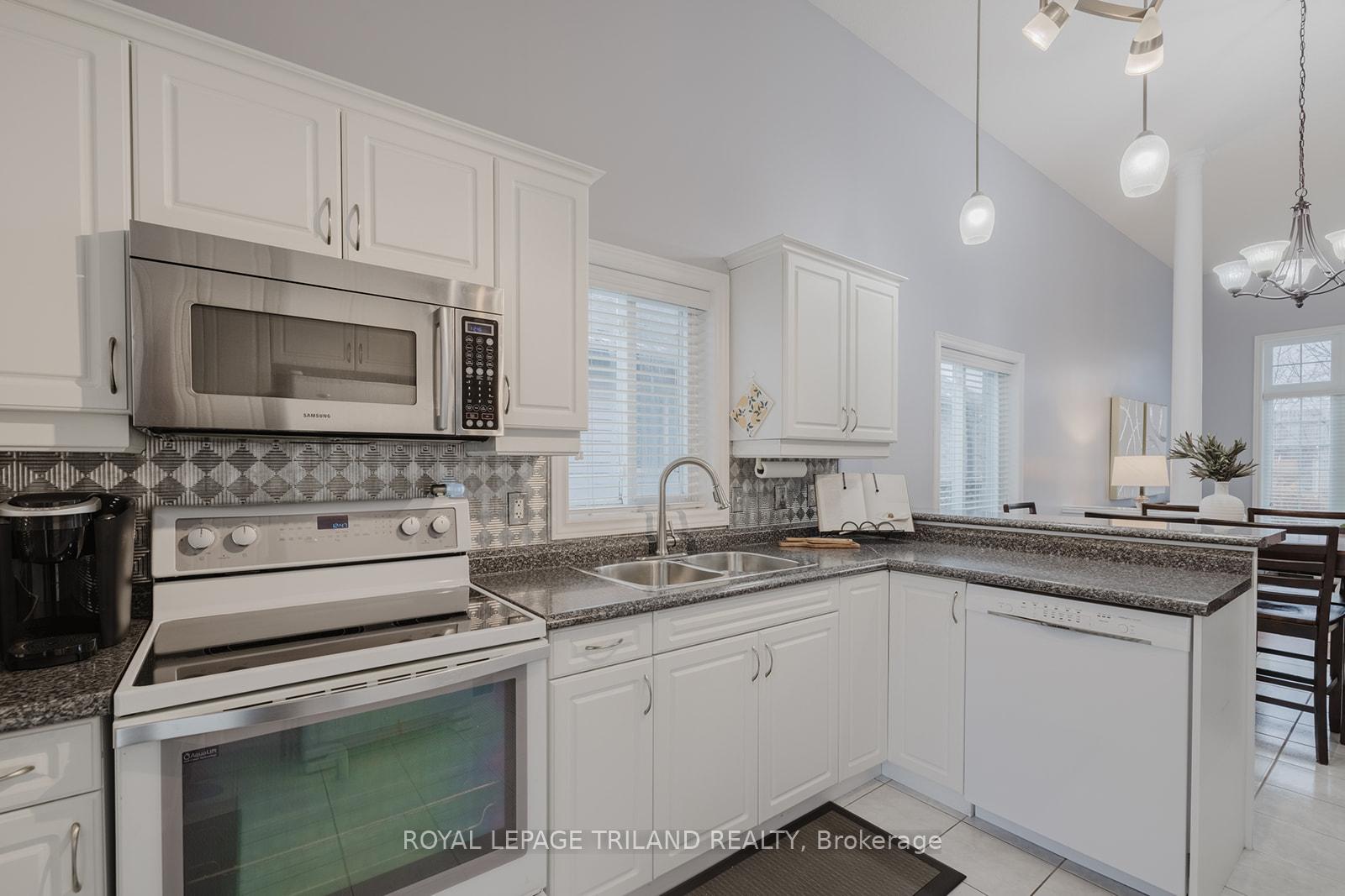 Photo 10 of 46 Greenway Boulevard, St. Thomas — HOMEH