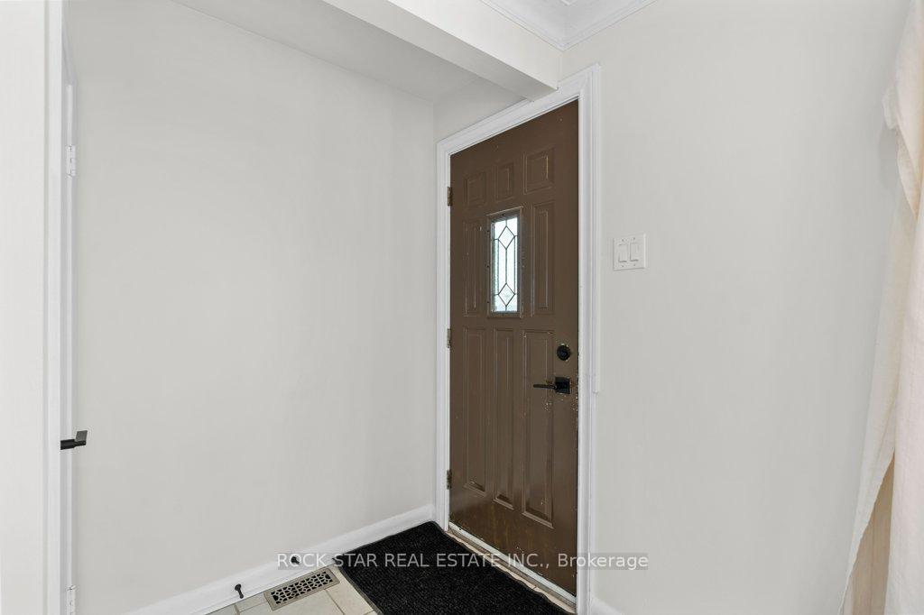Photo 3 of 149 Victor Boulevard, Hamilton, Greeningdon — HOMEH