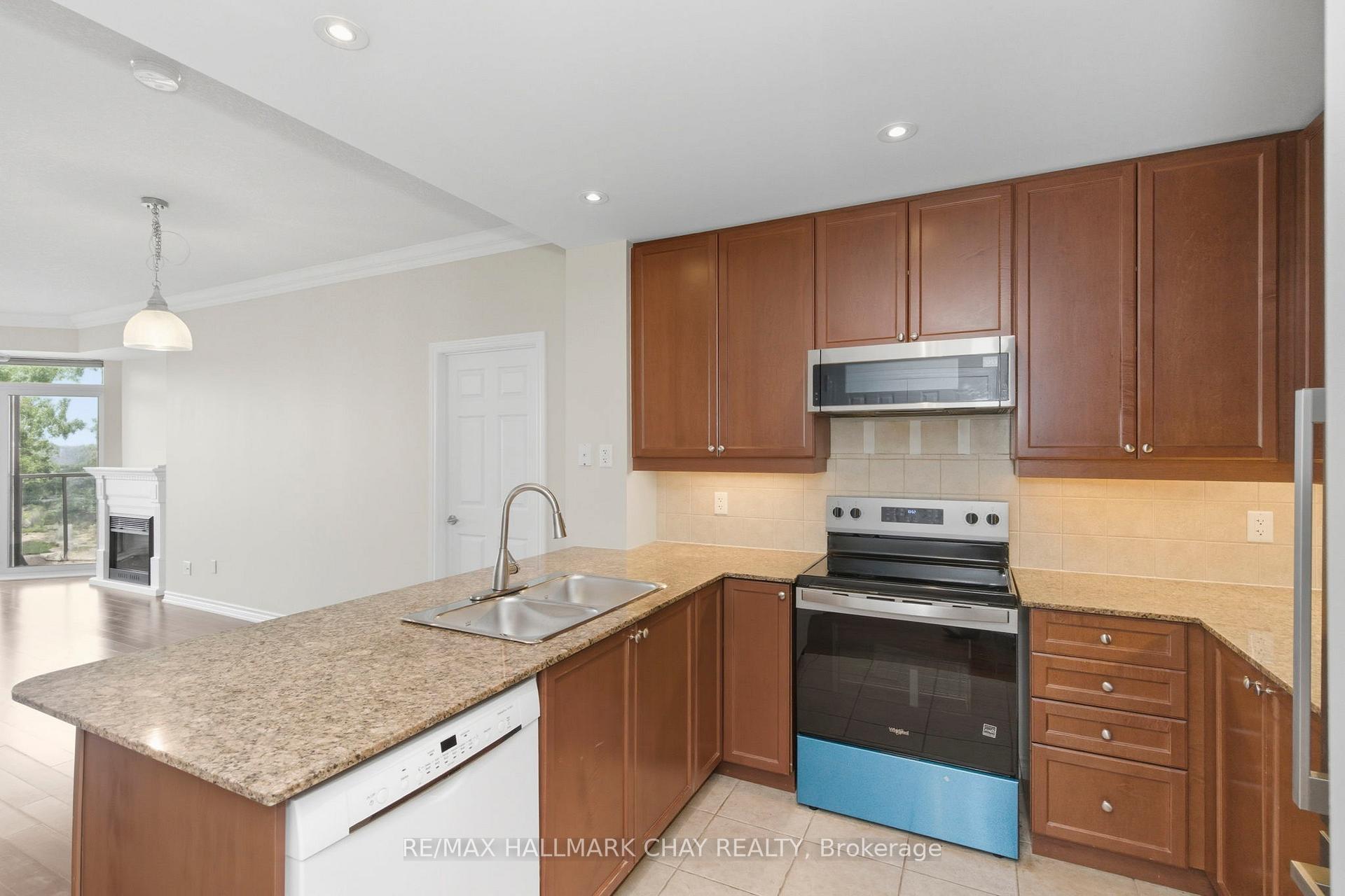 Photo 11 of Unit 603, 33 Ellen Street, Barrie, City Centre — HOMEH