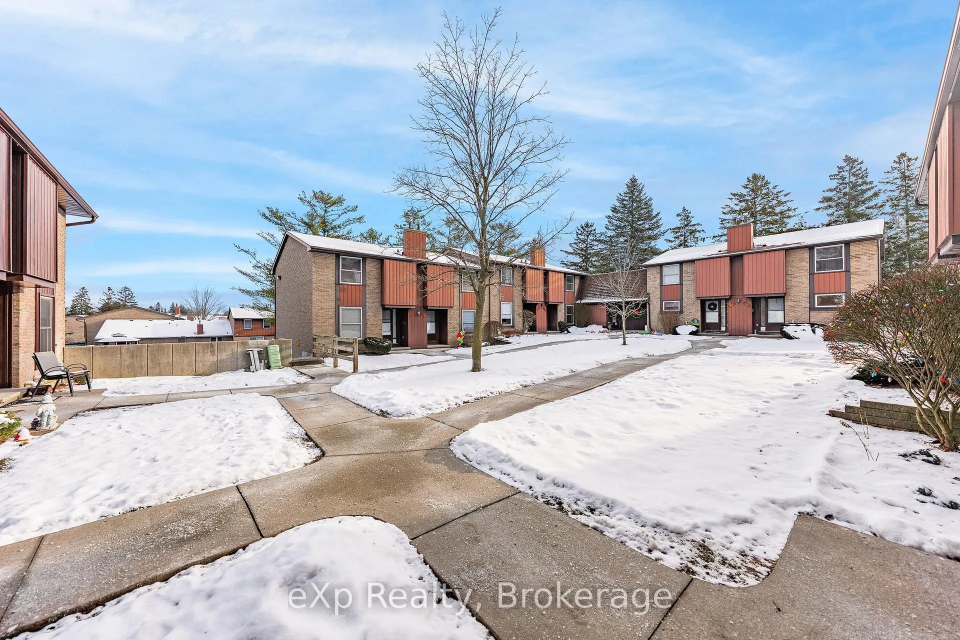 Photo 2 of Unit 66, 539 Willow Road, Guelph, Willow West/Sugarbush/West Acres — HOMEH
