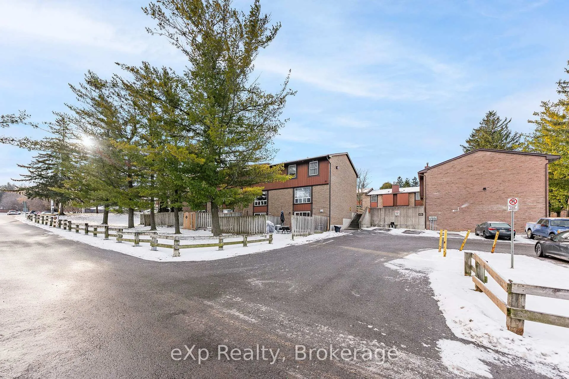 Photo 3 of Unit 66, 539 Willow Road, Guelph, Willow West/Sugarbush/West Acres — HOMEH