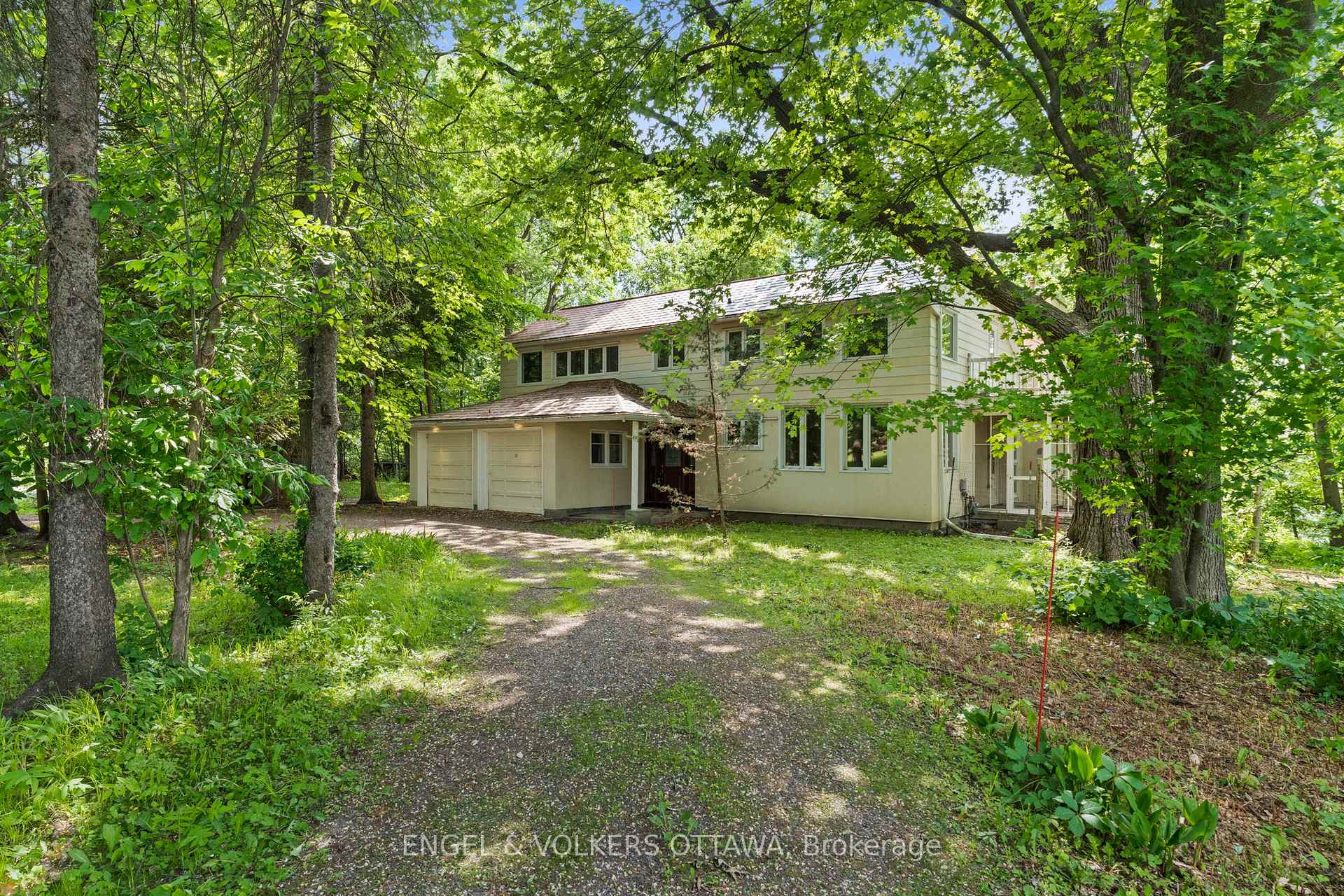 Photo 24 of 32 Ryeburn Drive, Ottawa, Riverside South/Gloucester Glen — HOMEH