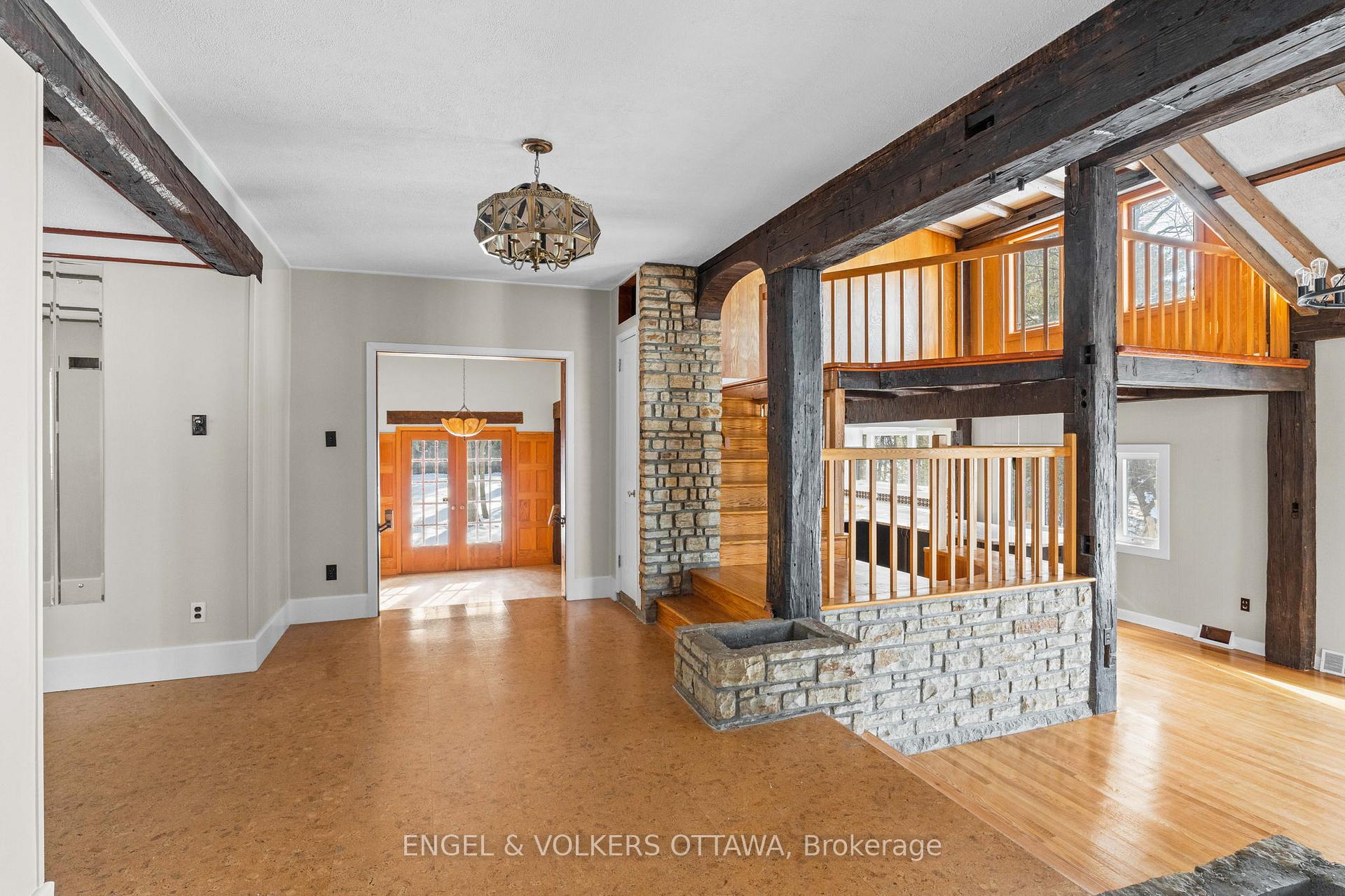 Photo 4 of 32 Ryeburn Drive, Ottawa, Riverside South/Gloucester Glen — HOMEH