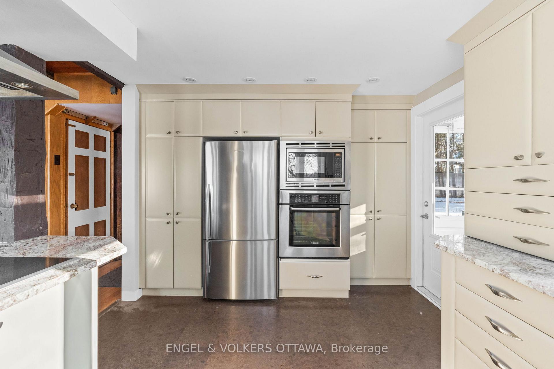 Photo 13 of 32 Ryeburn Drive, Ottawa, Riverside South/Gloucester Glen — HOMEH