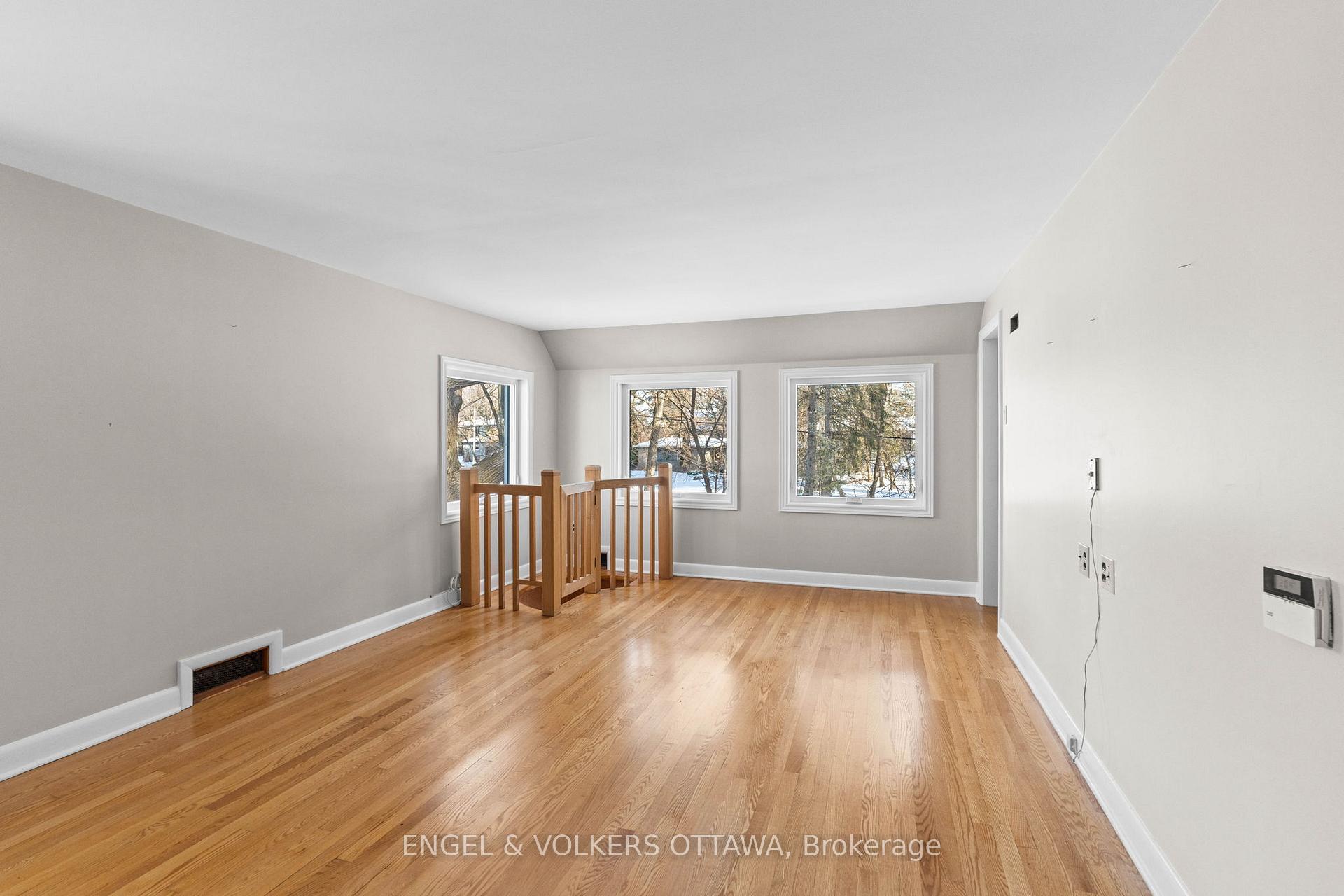 Photo 19 of 32 Ryeburn Drive, Ottawa, Riverside South/Gloucester Glen — HOMEH