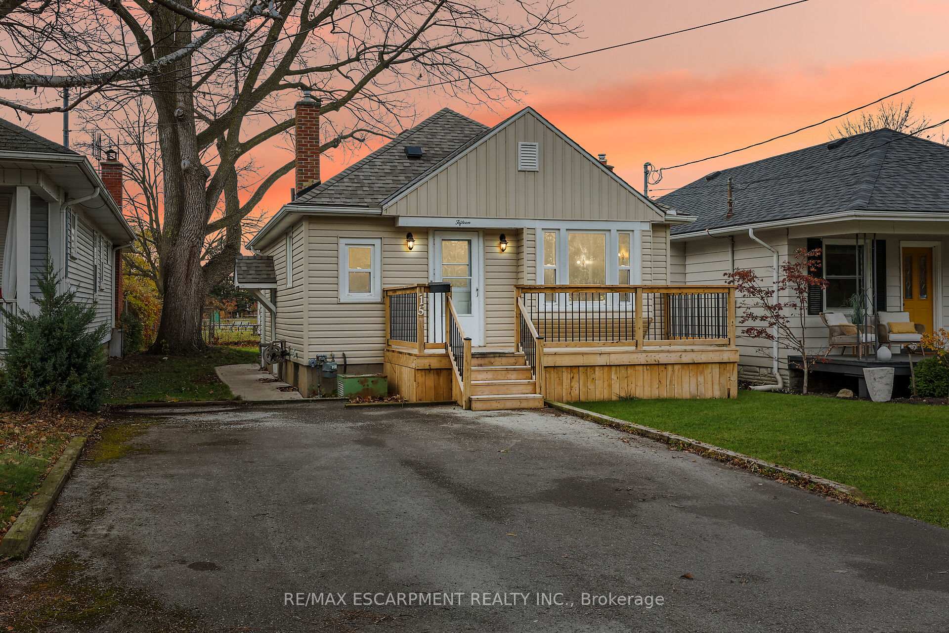 Photo 1 of 15 Verdun Avenue, St. Catharines, Port Dalhousie — HOMEH