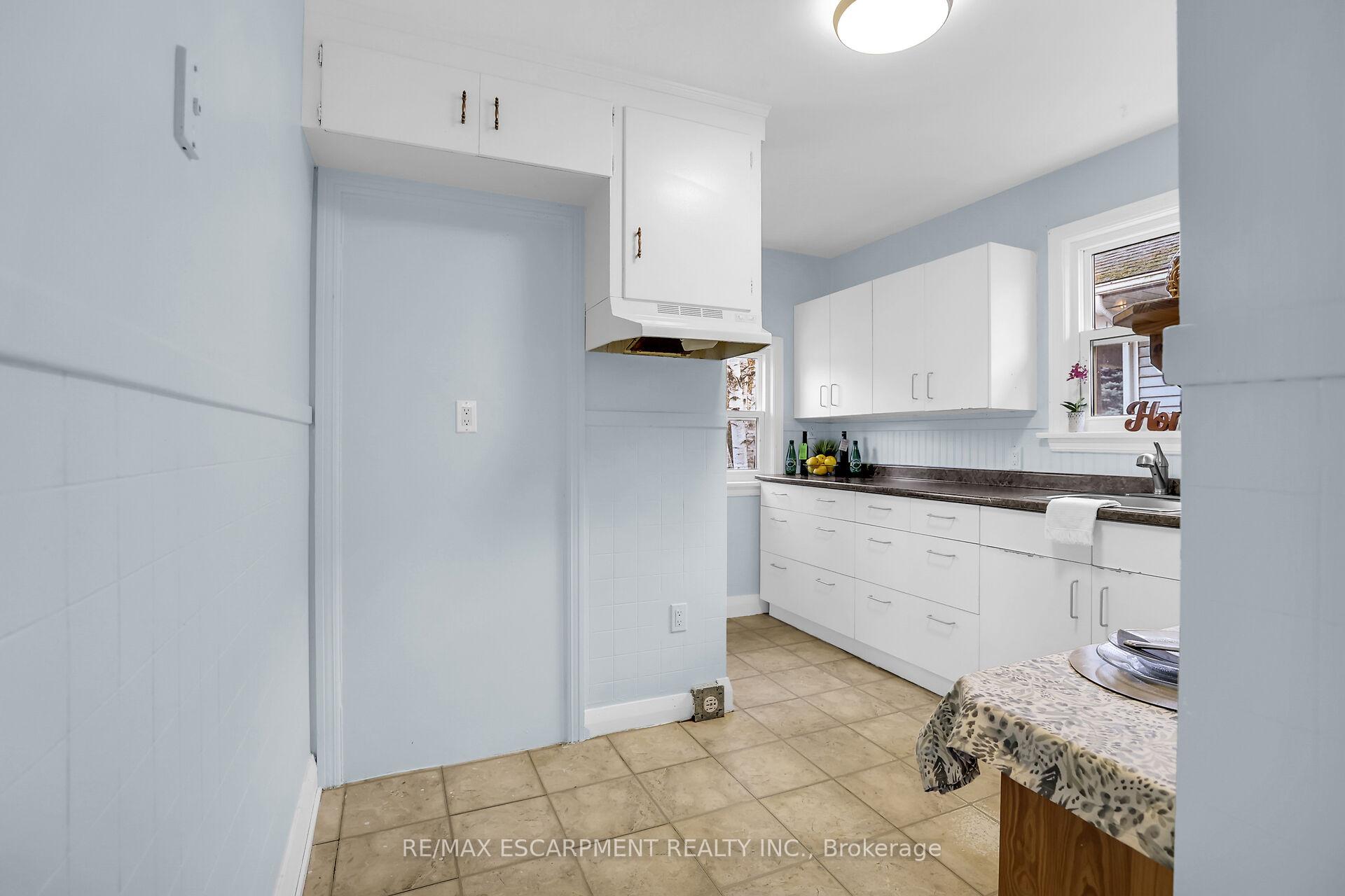Photo 7 of 15 Verdun Avenue, St. Catharines, Port Dalhousie — HOMEH