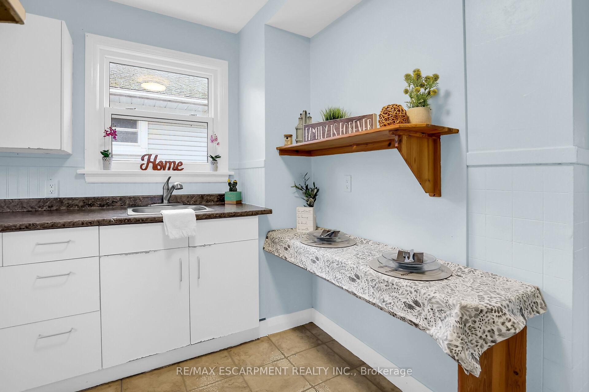 Photo 8 of 15 Verdun Avenue, St. Catharines, Port Dalhousie — HOMEH
