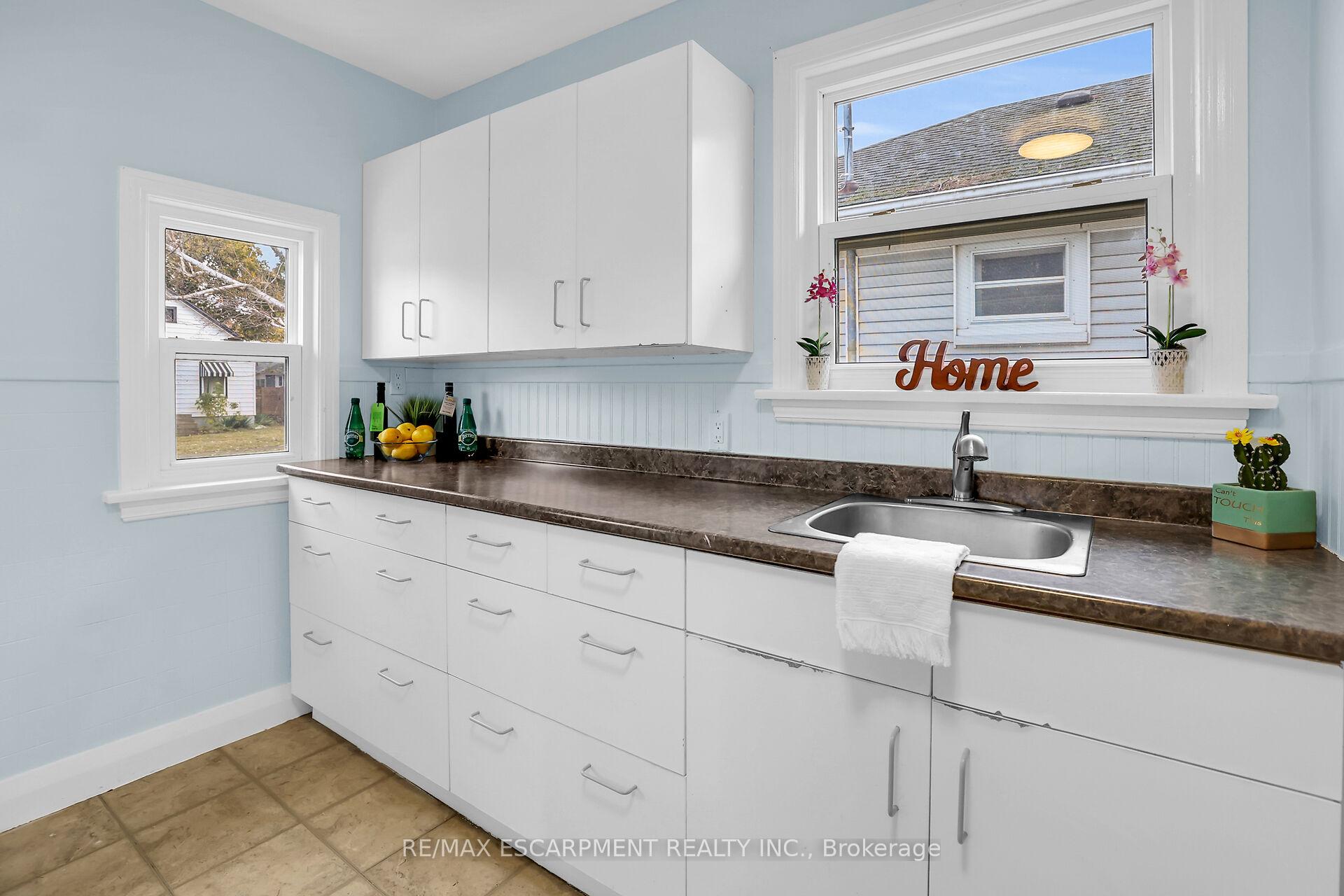 Photo 9 of 15 Verdun Avenue, St. Catharines, Port Dalhousie — HOMEH