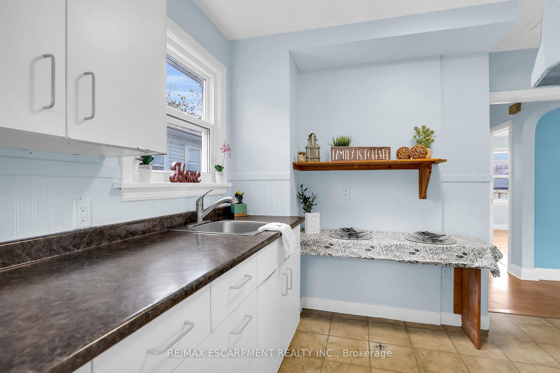 Photo 10 of 15 Verdun Avenue, St. Catharines, Port Dalhousie — HOMEH