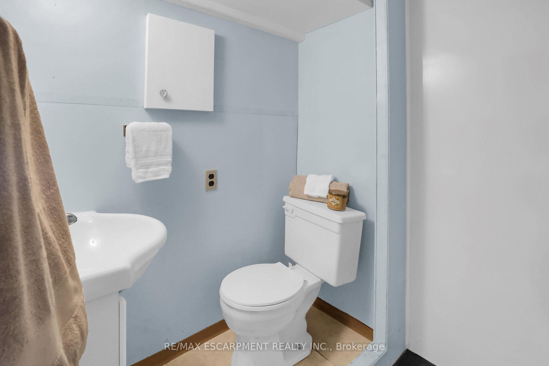 Photo 17 of 15 Verdun Avenue, St. Catharines, Port Dalhousie — HOMEH