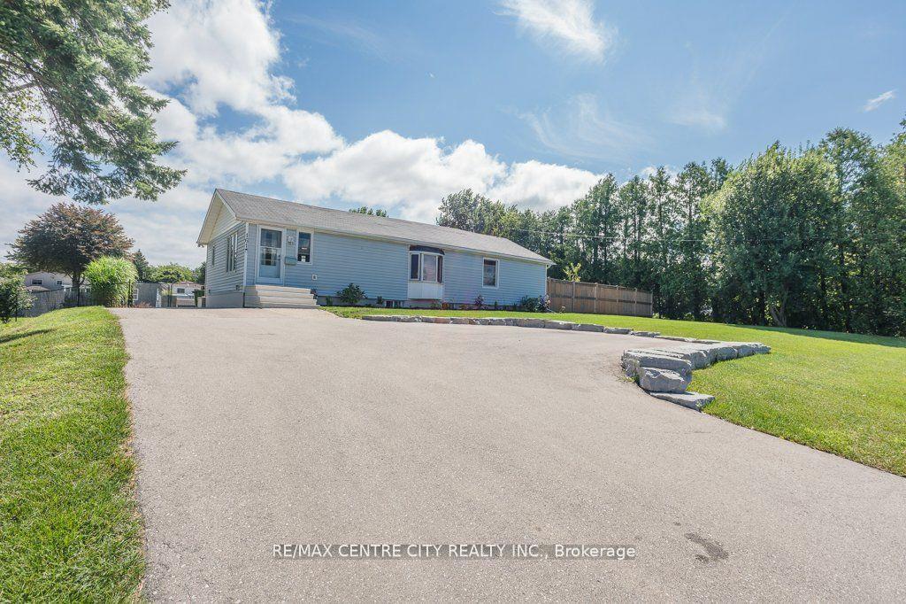 Photo 2 of 161 Fairview Avenue, St. Thomas — HOMEH