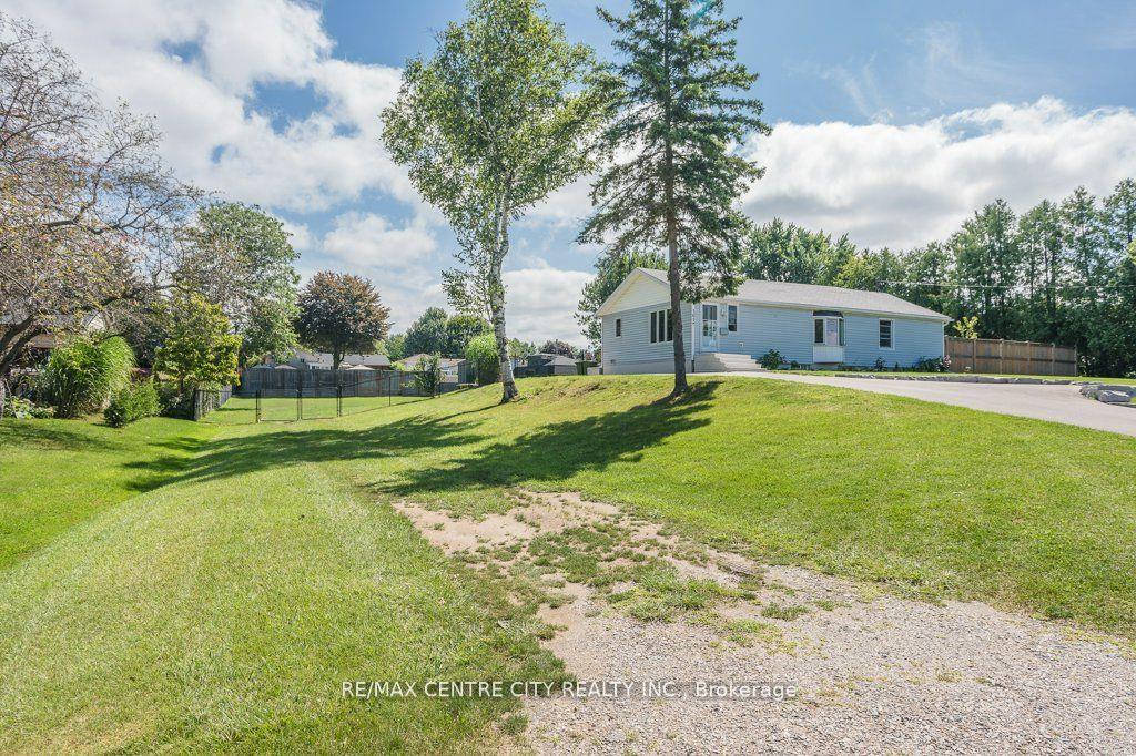 Photo 3 of 161 Fairview Avenue, St. Thomas — HOMEH