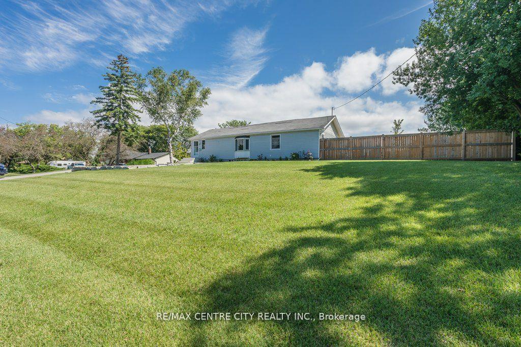 Photo 4 of 161 Fairview Avenue, St. Thomas — HOMEH