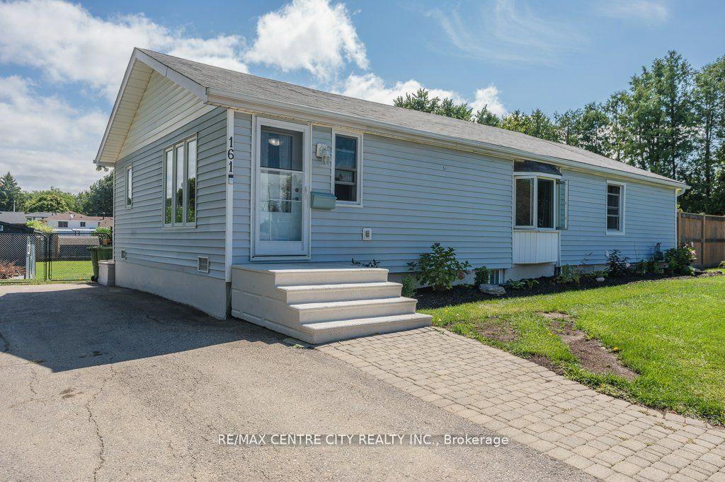 Photo 5 of 161 Fairview Avenue, St. Thomas — HOMEH