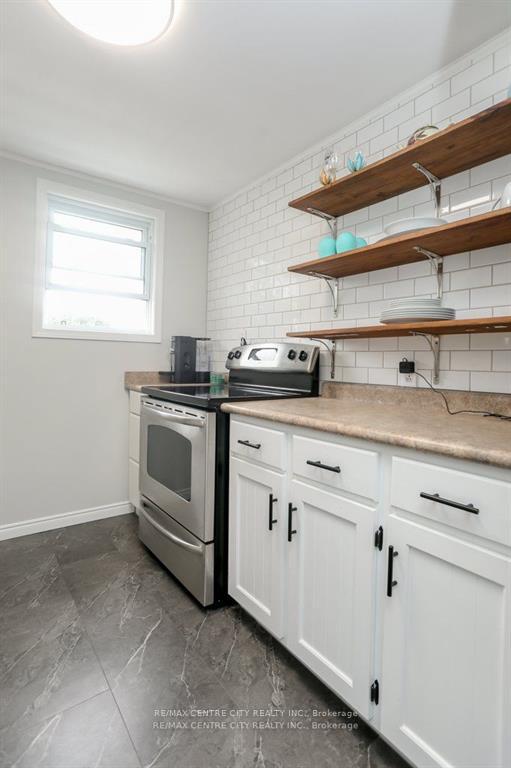 Photo 9 of 161 Fairview Avenue, St. Thomas — HOMEH