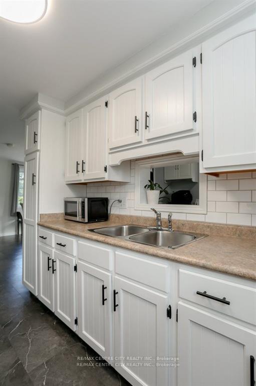 Photo 11 of 161 Fairview Avenue, St. Thomas — HOMEH