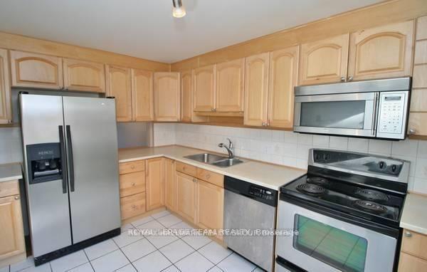 Photo 5 of 1957 Stonehenge Crescent, Ottawa, Pineview — HOMEH