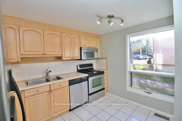 Photo 6 of 1957 Stonehenge Crescent, Ottawa, Pineview — HOMEH