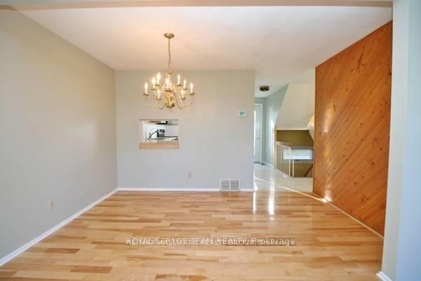 Photo 8 of 1957 Stonehenge Crescent, Ottawa, Pineview — HOMEH