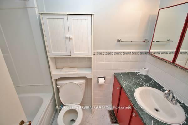 Photo 16 of 1957 Stonehenge Crescent, Ottawa, Pineview — HOMEH